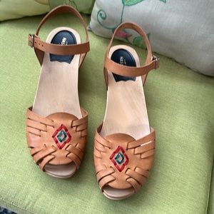 Hasbeens Swedish Clogs, size 41, Tan leather with red design & peep-toe sandals